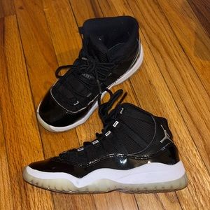 Gently used Reto Jordan 11s JUBILEE boys size 1Y